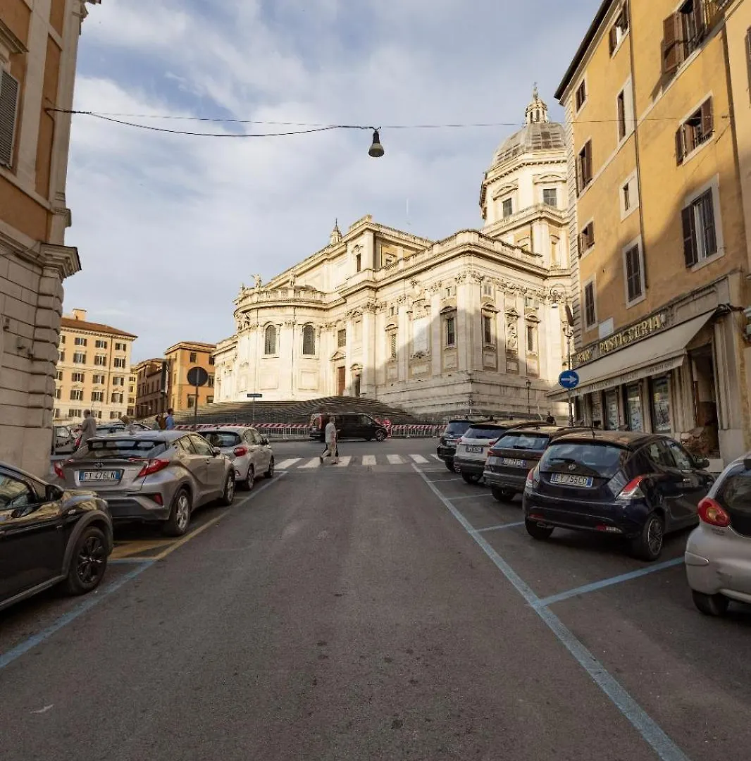 Old Town Holy Door Of Santa Maria Maggiore Rome Apartment